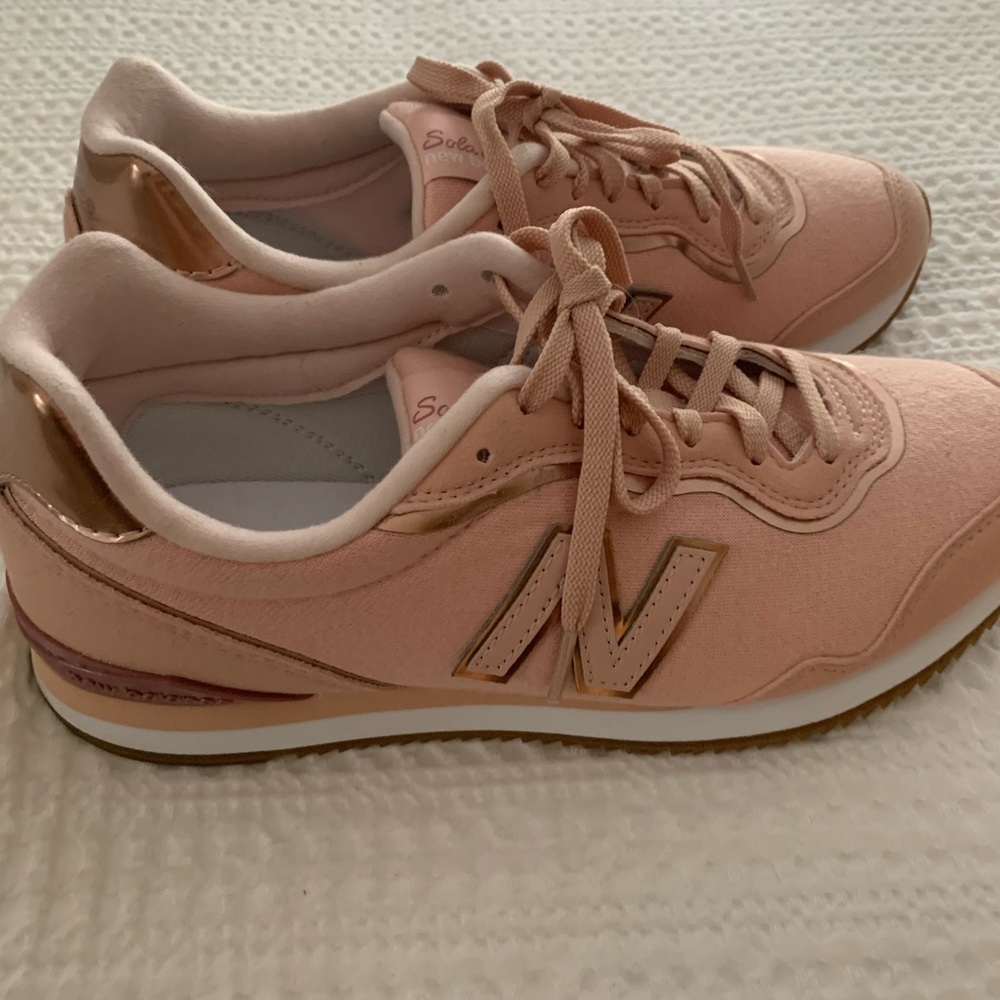 NEW BALANCE PINK SNEAKERS